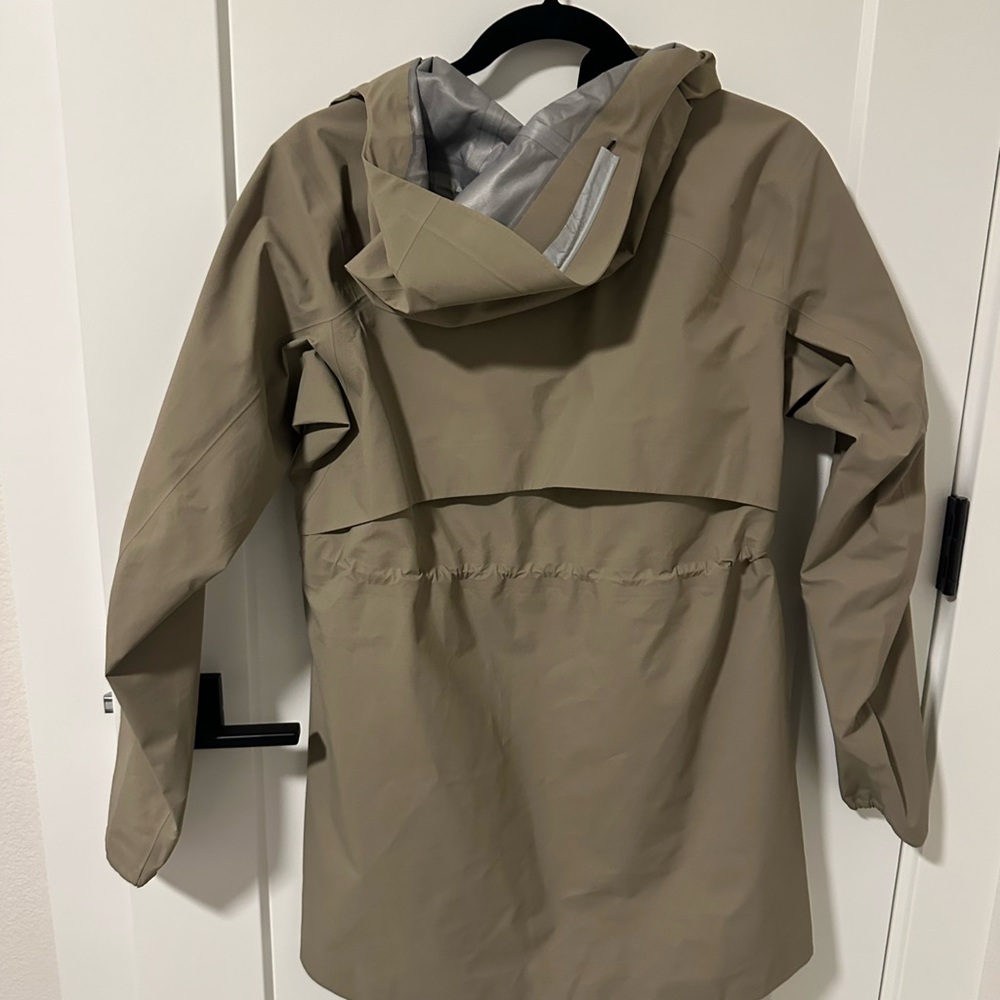 Arc’teryx women's codetta coat small in fallow - Picture 7 of 7